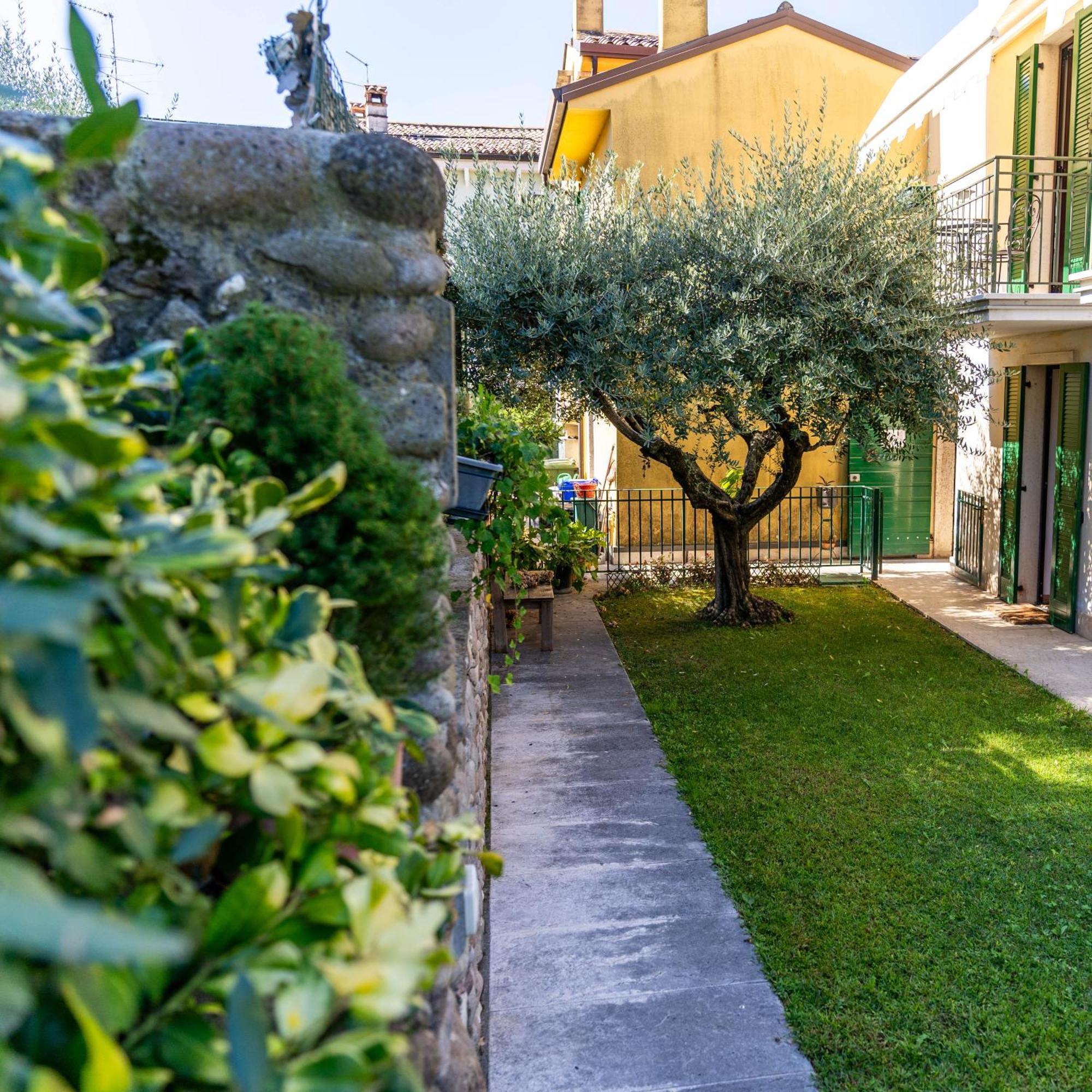 A Casa Di Tom Bed & Breakfast ซานตัมบรอโจ ดิ วัลโปลีเชลลา ภายนอก รูปภาพ