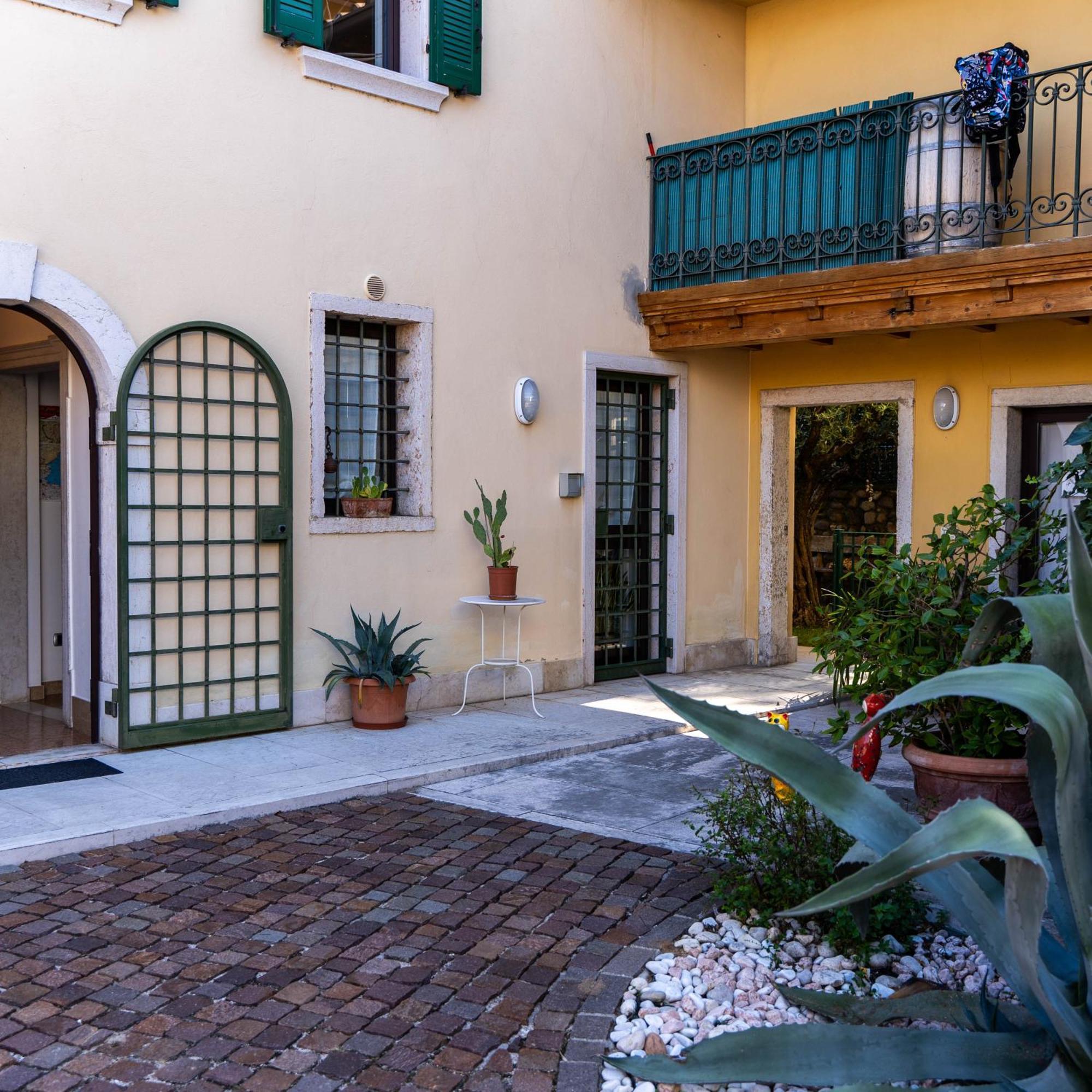 A Casa Di Tom Bed & Breakfast ซานตัมบรอโจ ดิ วัลโปลีเชลลา ภายนอก รูปภาพ