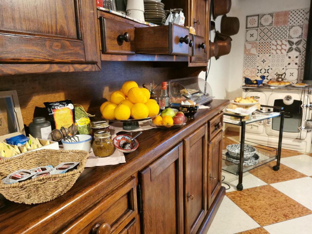 A Casa Di Tom Bed & Breakfast ซานตัมบรอโจ ดิ วัลโปลีเชลลา ภายนอก รูปภาพ